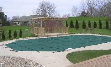 Merlin ClassicMesh 14' x 28' Mesh Safety Cover | 4' x 8' Center End Step | Green | 106M-E-GR