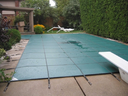 Merlin 18' x 36' Solid Safety Cover w/ Drain Panel | 4' x 8' 1' or 2' Offset Right Step Section | Green | 26W-X-GR