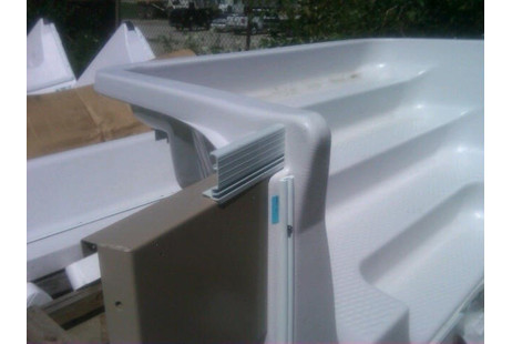 Step with White Bendable Coping